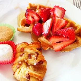 Mochi with red bean, ground peanut Mochi, Belgium waffles, apple Danish