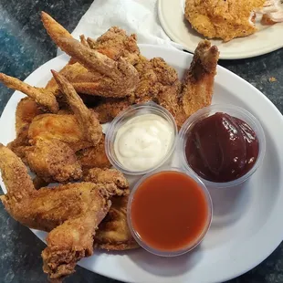 poultry, chicken wings and fried chicken, chicken wings, fried chicken wings, food, bbq wings, fried chicken, chicken, bbq chicken