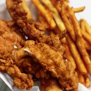 Chicken tender basket with Ashleys Fries