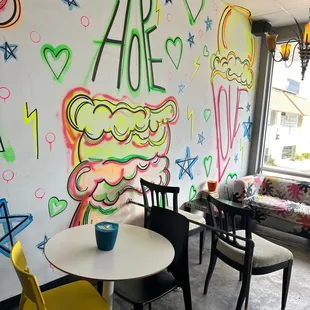 Cute table and decor!