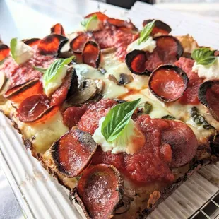 Pepperoni, mushroom, basil, red sauce