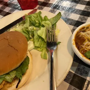 Grilled chicken sandwich with chili