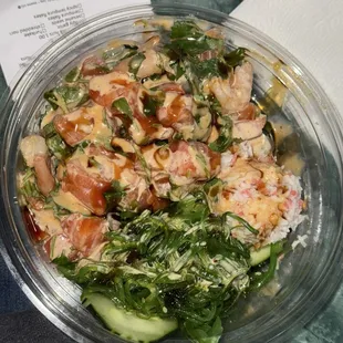 Love it tastes amazing I love the spicy mango sauce / I got shrimp / salmon / cucumber base : sea weed : crab salad