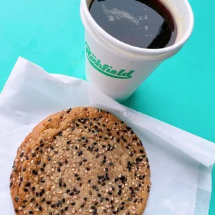 Americano and Sesame Cookie. Tasted like a sugar cookie with toffee. Indulgent~