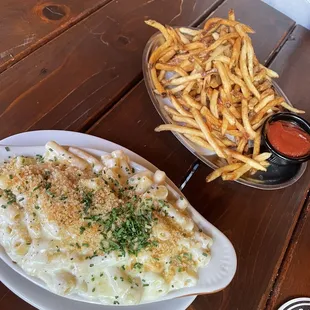 Mac and Cheese Shoestring Fries