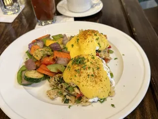 Brink Bar & Grill