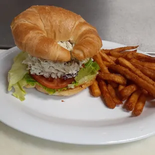 Gwen 's Favorite Chicken Salad Sandwich