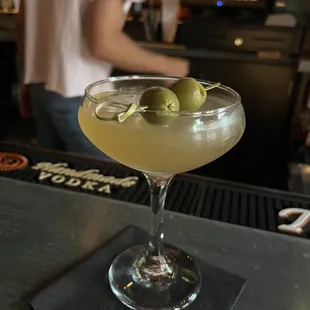 Dirty vodka martini