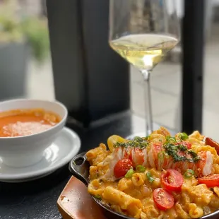 Roasted Tomato Soup,  The Lobster Mac, Albariño