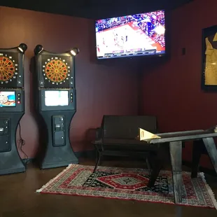 The infamous rug that really ties the bar together!