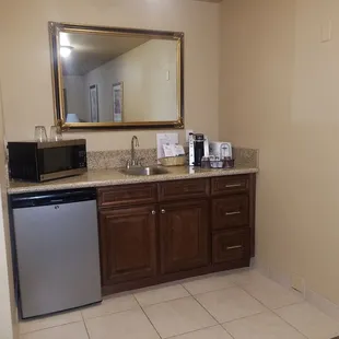 Kitchenette, working and clean appliances