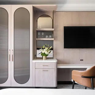 Tower Room Guestroom Detail