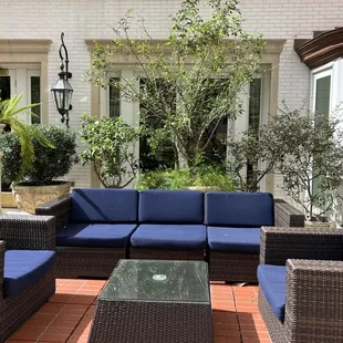 Sublime Courtyard! (March, 2023)