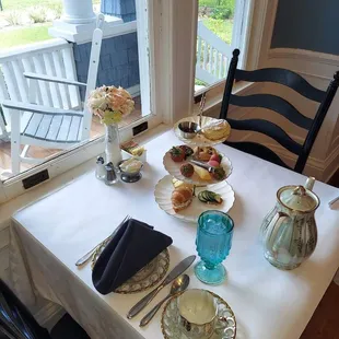 Afternoon tea for one.
