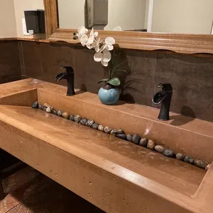 Beautiful sink in bathroom. Very clean bathroom. Much appreciated!