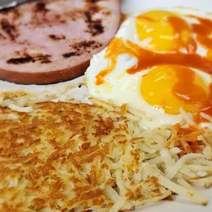 Hashbrowns, sunny side up eggs, ham steak (8oz)