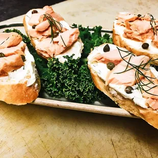 Smoked salmon crostini