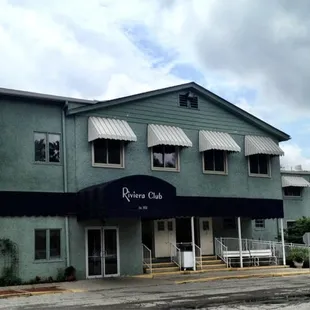 Building you enter to get to the poolS