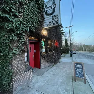 the entrance to the restaurant