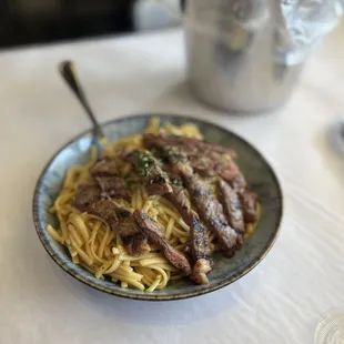 Garlic noodles with skirt steak