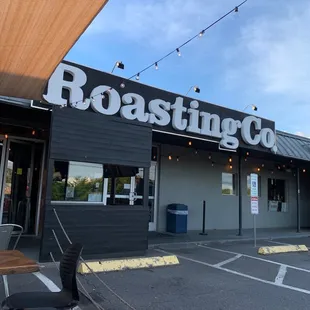 the outside of the restaurant