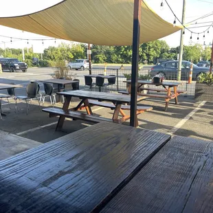 Patio/outdoor seating