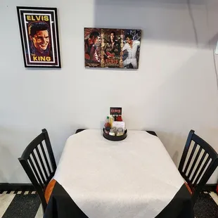 Elvis Table