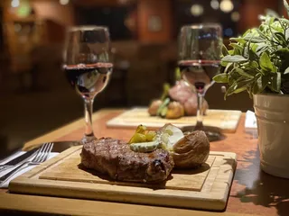 Trapper’s Bar & Grill