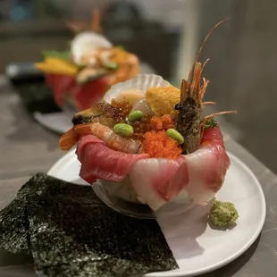 Kaisen Don - The Moriawase w/ tuna, salmon, amberjack, uni, scallop, amaebi, ikura, unagi, snow crab, tobiko, veggies | $38