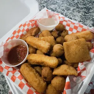 party plate fried mushroom, mozzarella sticks, and fried raviolis