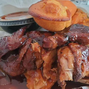 BBQ chicken, baked beans &amp; yams