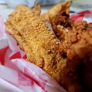 2 Wings, 2 Fish and 1 Side Combo Plate