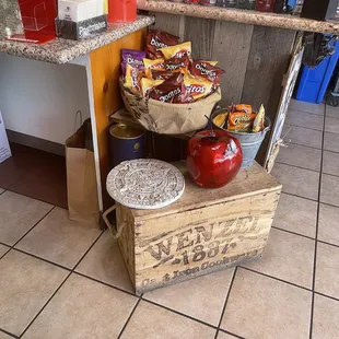 Bottled/can drinks and chips