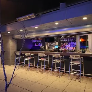 Outside bar