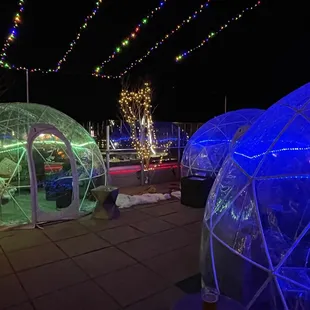 Rooftop igloos (January)