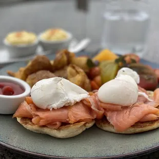 Salmon eggs Benny