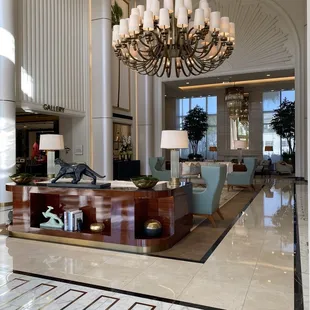 Entrance lobby of the hotel  IG: @ammysalamii