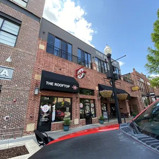 the outside of the restaurant