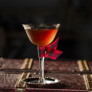 BOBBY BURNS johnnie walker black label, ardbeg 10-yr, punt e mes, bénédictine, abbott's bitters, salt tincture, lemon oils