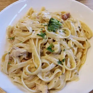 Unbelievably cheesey Chicken Alfredo with tons of chicken!