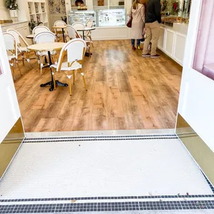 The entrance - pretty &amp; chic little bakery