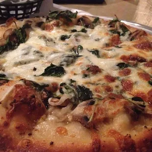 Spinach and mushroom pizza - good