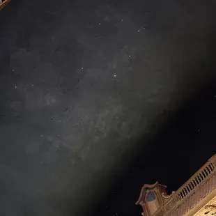 The ceiling inside the theater has lights!