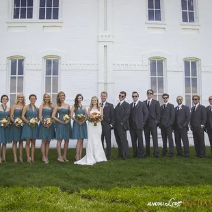 Round Barn Bridal Party Shot
