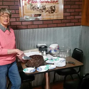 Great place to grab a burger and a beer! Great service!