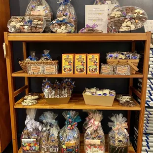 a shelf of cookies and cookies