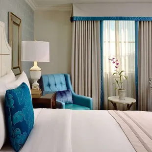 R Club  guest room