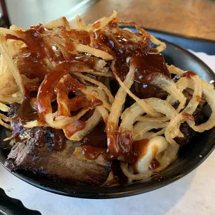 Mac &amp; Cheese Bow w/ Burnt Ends &amp; bbq sauce