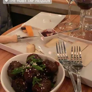 Amazing menu, perfect for a simple but elegant night out. Wine paired with meatballs and cheese