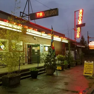 the outside of the restaurant